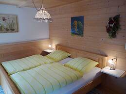 Hirschbichler Modern Retreat