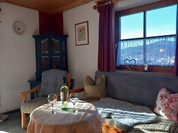 Hirschbichler Modern Retreat