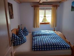 Hirschbichler Modern Retreat