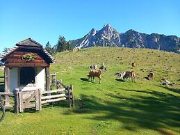 Hirschbichler Modern Retreat