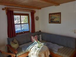 Hirschbichler Modern Retreat