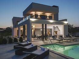 Villa Una Comfortable Holiday Residence