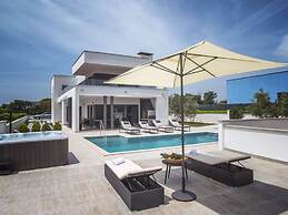 Villa Una Comfortable Holiday Residence