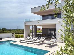 Villa Una Comfortable Holiday Residence