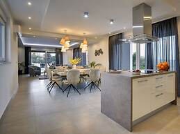 Villa Una Comfortable Holiday Residence