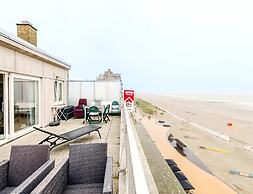 Apartment in Nieuwpoort With sea Views