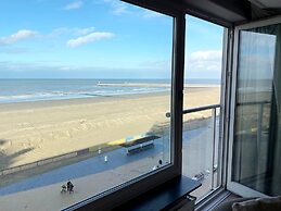 Apartment in Nieuwpoort With sea Views