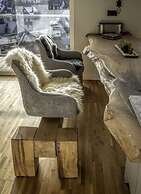 Williaduct Modern Retreat