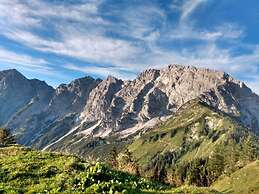 Rossfeld Modern Retreat