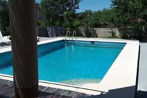 Apartments Villa Dona -two Bedroom Apartment With Shared Swimming Pool
