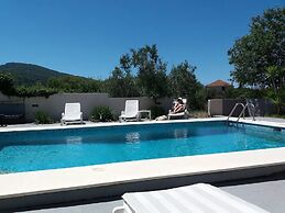 Apartments Villa Dona -two Bedroom Apartment With Shared Swimming Pool