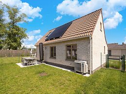 Cozy Holiday Home on the Westhinder Domain