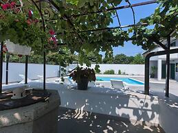 Villa Barbara Comfortable Holiday Residence