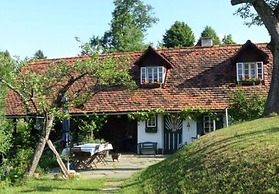The Holler Comfortable Holiday Residence