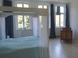 The Large Holiday Apartment