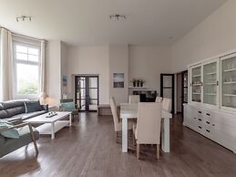 Cosy Nook Apartment in a Historical Villa