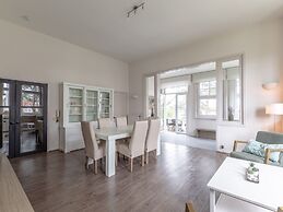 Cosy Nook Apartment in a Historical Villa