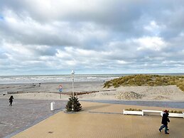Apartment in Nieuwpoort With sea View