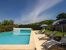 Holiday Home With Shared Pool in Luberon