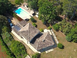 Magnificent Holiday Home With Pool