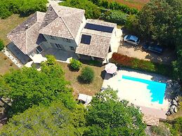 Magnificent Holiday Home With Pool