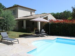 Magnificent Holiday Home With Pool