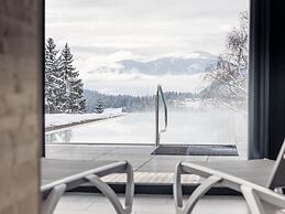 Apartment With Infinity Pool