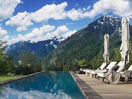 Apartment With Infinity Pool