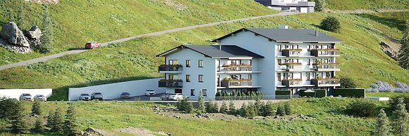 Apartment With Infinity Pool