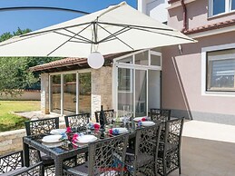 Sunshine Comfortable Holiday Residence