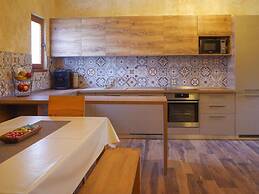 Modern Villa With Swimming Pool and Garden