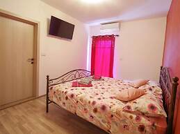 Modern Villa With Swimming Pool and Garden