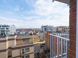 Apartment With Sun-facing Terrace