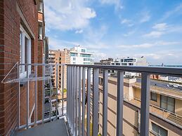 Apartment With Sun-facing Terrace