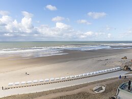 Apartment With Sun-facing Terrace