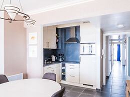 Apartment With Sun-facing Terrace