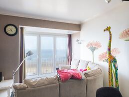 Apartment With Sun-facing Terrace