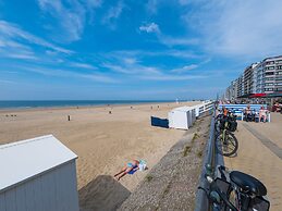 Apartment With Sun-facing Terrace