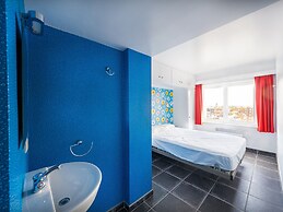 Apartment With Sun-facing Terrace