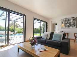 Inviting Holiday Home in Grimaud With Private Pool