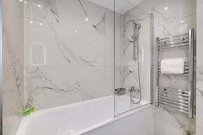 Modern 1 Bedroom Apartment - Camberley