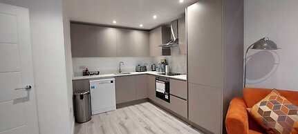 Modern 1 Bedroom Apartment - Camberley