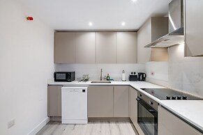 Modern 1 Bedroom Apartment - Camberley