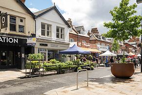 Modern 1 Bedroom Apartment - Camberley