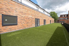 Modern 1 Bedroom Apartment - Camberley