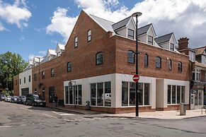 Modern 1 Bedroom Apartment - Camberley