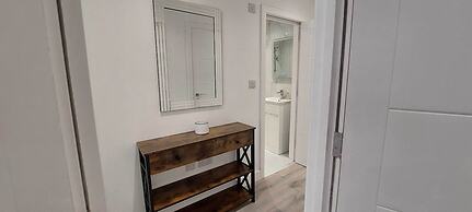 Modern 1 Bedroom Apartment - Camberley