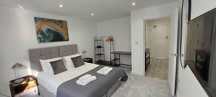 Modern 1 Bedroom Apartment - Camberley