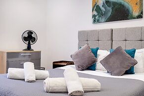 Modern 1 Bedroom Apartment - Camberley