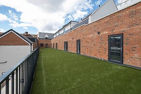 Modern 1 Bedroom Apartment - Camberley